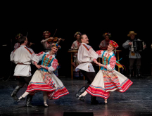 Белорусский государственный академический заслуженный хореографический ансамбль «Хорошки» сердечно приглашает провести праздничные выходные вместе!