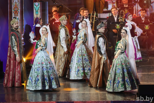 2 октября ансамбль «Хорошки» украсит своим прекрасным номером «Вечер в замке» культурно-просветительное мероприятие «Виват, студент БГУ!», которое пройдёт во Дворце спорта